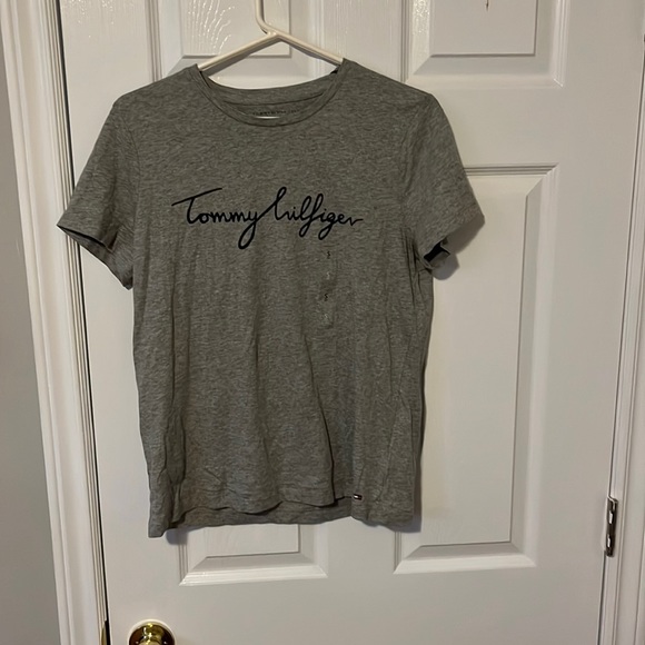 Tommy Hilfiger women’s tee(BRAND NEW) - Picture 2 of 5